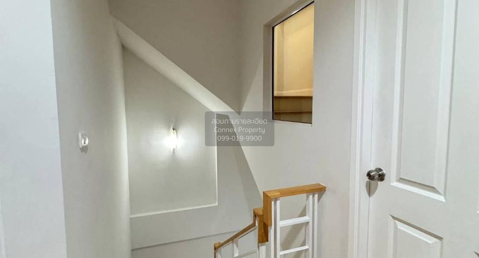 Casa adosada en venta de 3 habitaciones en Bang Khen, Bangkok