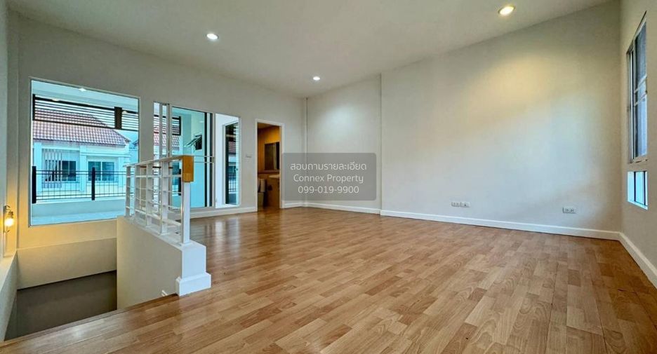 Casa adosada en venta de 3 habitaciones en Bang Khen, Bangkok