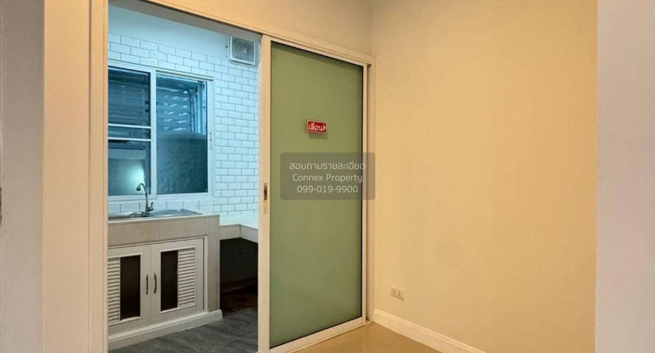 Casa adosada en venta de 3 habitaciones en Bang Khen, Bangkok