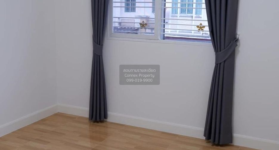 Casa adosada en venta de 3 habitaciones en Thanyaburi, Pathum Thani