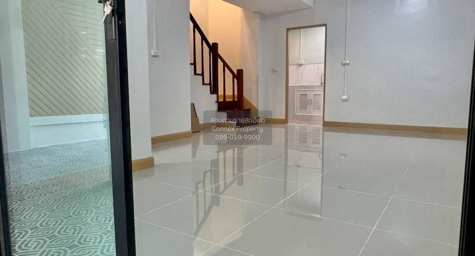 For sale 3 bedrooms townhouse in Sai Noi, Nonthaburi