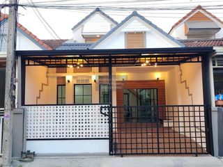 For sale 3 bedrooms townhouse in Khlong Luang, Pathum Thani