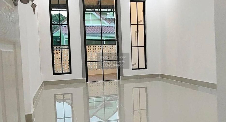Продажа 3 спальни таунхаус в Khlong Luang, Патумтани