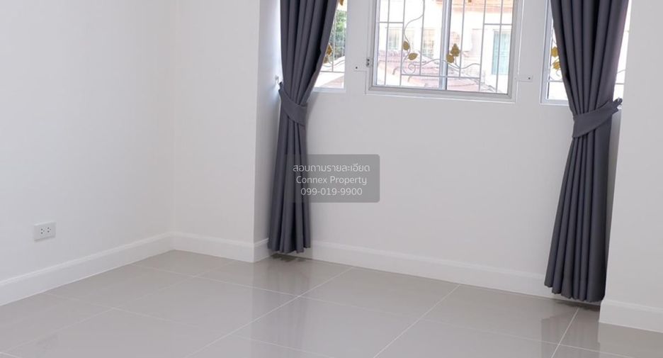Casa adosada en venta de 3 habitaciones en Thanyaburi, Pathum Thani