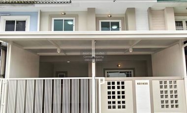 Casa adosada en venta de 3 habitaciones en Bang Yai, Nonthaburi