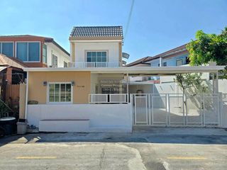 Casa adosada en venta de 4 habitaciones en Bang Yai, Nonthaburi