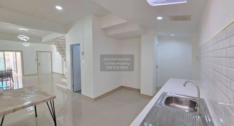 Casa adosada en venta de 4 habitaciones en Bang Yai, Nonthaburi