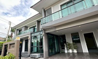 For sale 6 bedrooms house in Suan Luang, Bangkok