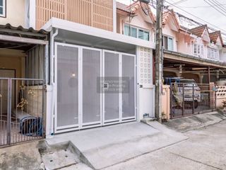 For sale 3 bedrooms townhouse in Mueang Nonthaburi, Nonthaburi