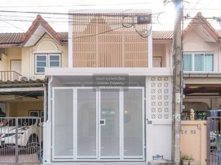 For sale 3 bedrooms townhouse in Mueang Nonthaburi, Nonthaburi