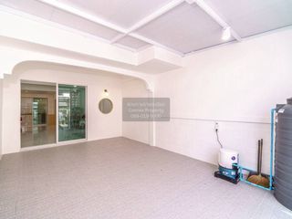 For sale 3 bedrooms townhouse in Mueang Nonthaburi, Nonthaburi