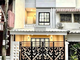 À vendre 2 chambres maison de ville à Bangkok Noi, Bangkok