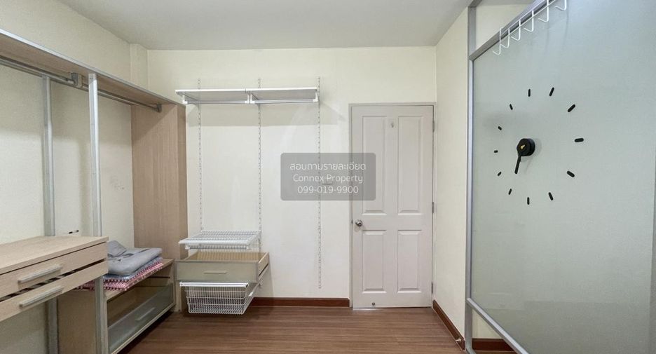 Casa adosada en venta de 2 habitaciones en Bang Kapi, Bangkok