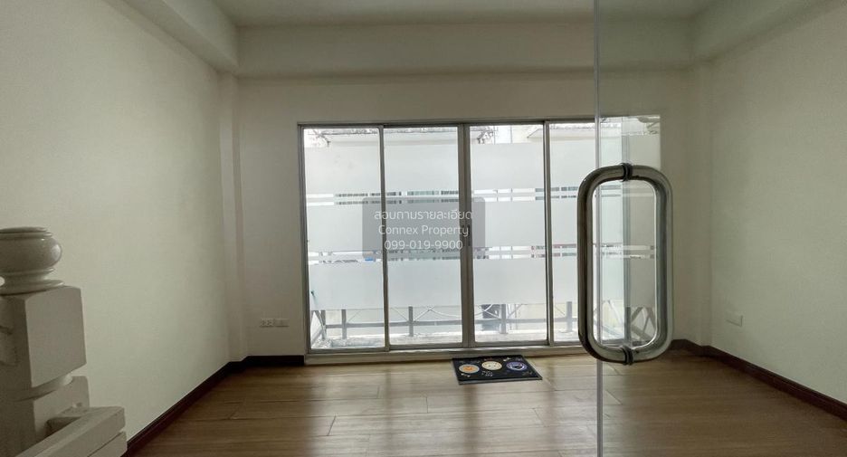 Casa adosada en venta de 2 habitaciones en Bang Kapi, Bangkok