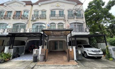 Casa adosada en venta de 2 habitaciones en Bang Kapi, Bangkok