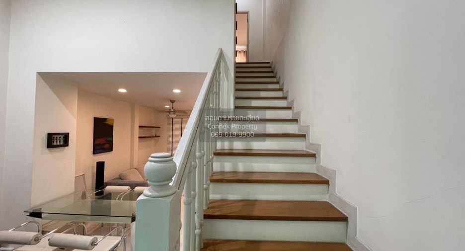 Casa adosada en venta de 2 habitaciones en Bang Kapi, Bangkok