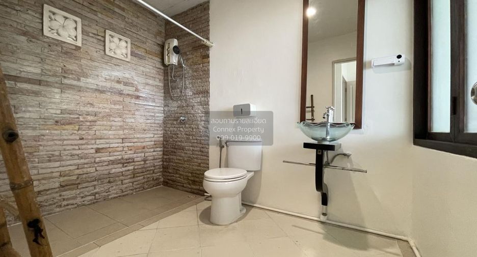 Casa adosada en venta de 2 habitaciones en Bang Kapi, Bangkok