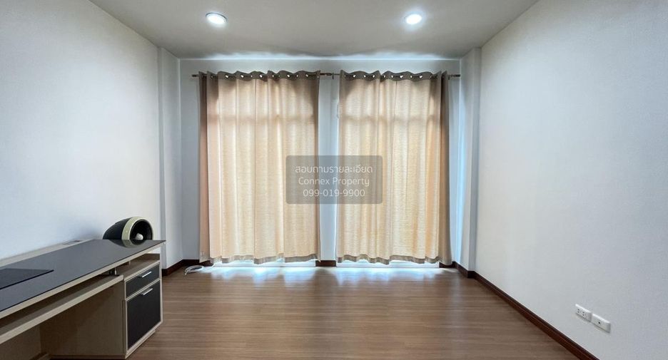 Casa adosada en venta de 2 habitaciones en Bang Kapi, Bangkok