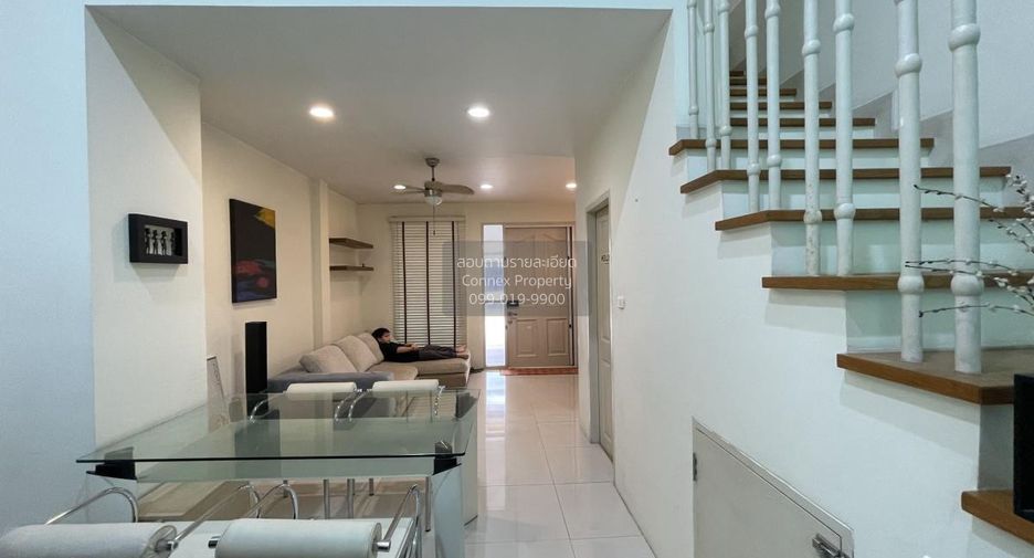 Casa adosada en venta de 2 habitaciones en Bang Kapi, Bangkok