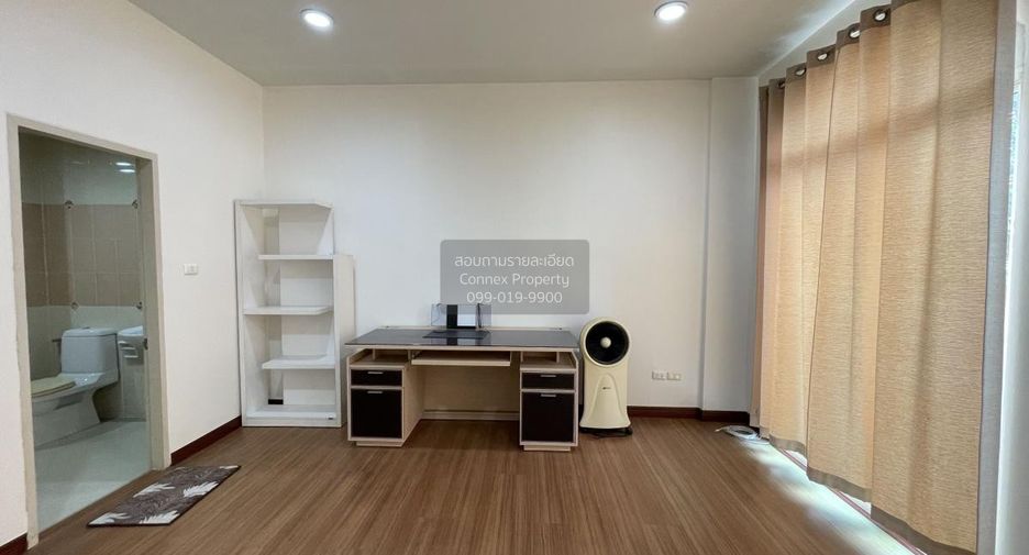 Casa adosada en venta de 2 habitaciones en Bang Kapi, Bangkok
