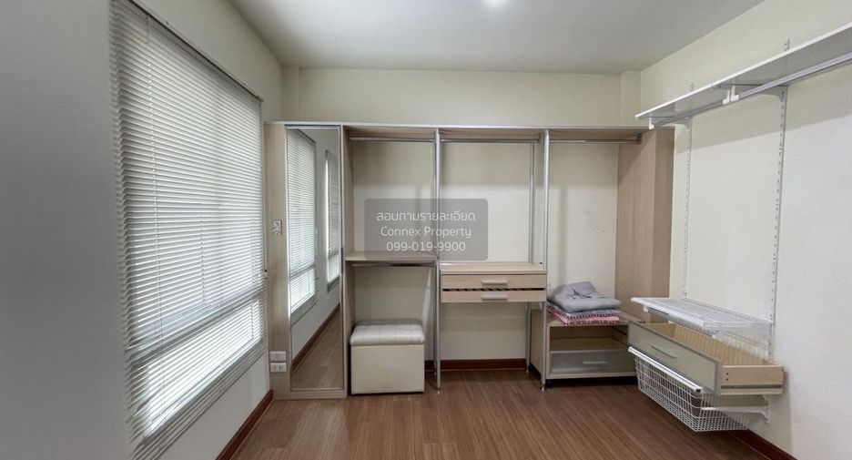 Casa adosada en venta de 2 habitaciones en Bang Kapi, Bangkok