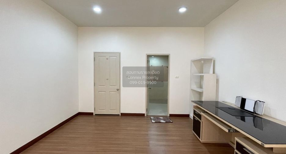 Casa adosada en venta de 2 habitaciones en Bang Kapi, Bangkok