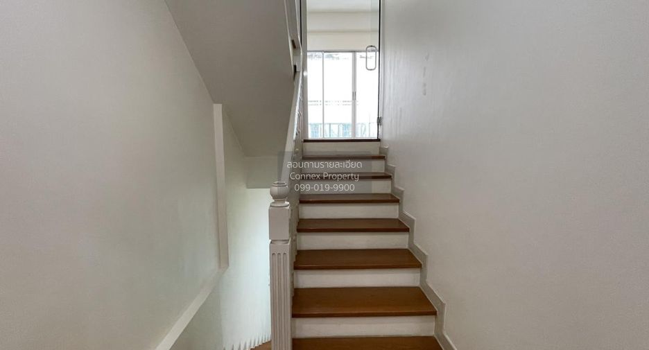 Casa adosada en venta de 2 habitaciones en Bang Kapi, Bangkok
