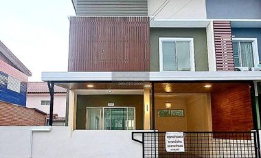 À vendre 3 chambres maison de ville à Bang Bua Thong, Nonthaburi