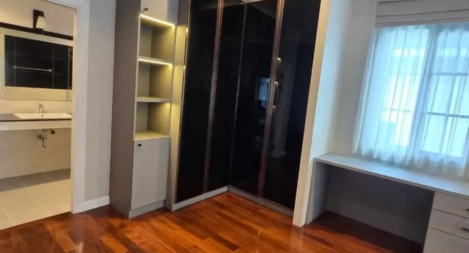 Haus zur Miete mit 4 Zimmer in Bang Na, Bangkok