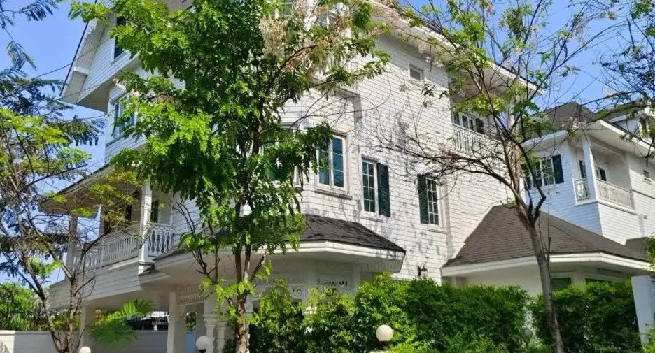 Haus zur Miete mit 4 Zimmer in Bang Na, Bangkok