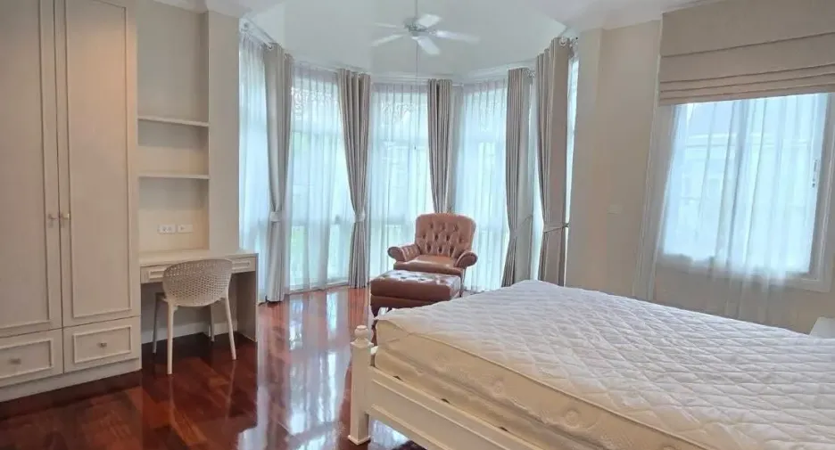 Haus zur Miete mit 4 Zimmer in Bang Na, Bangkok