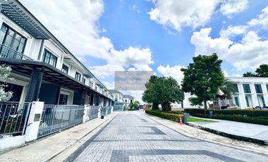 For sale 3 ベッドルーム townhouse in Bang Khen, Bangkok