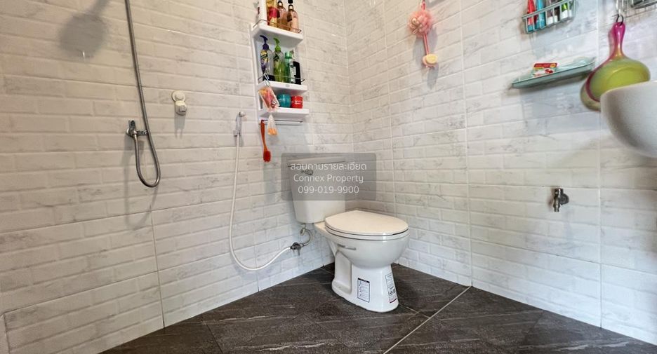 For sale 3 bedrooms house in Sam Khok, Pathum Thani