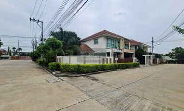 Casa en venta de 4 habitaciones en Sai Noi, Nonthaburi
