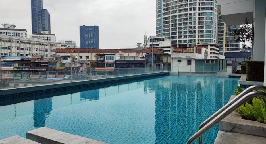 For sale 3 bedrooms condo in Khlong Toei, Bangkok