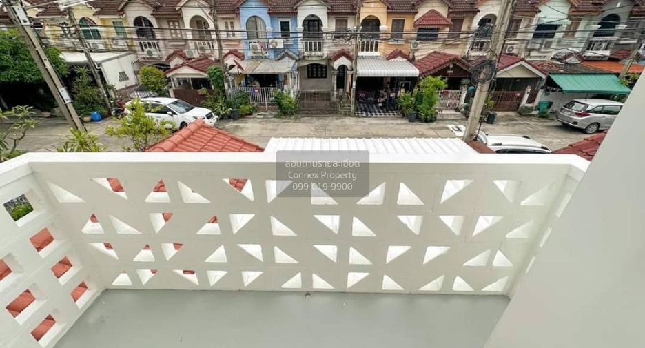 Casa adosada en venta de 3 habitaciones en Wang Thonglang, Bangkok