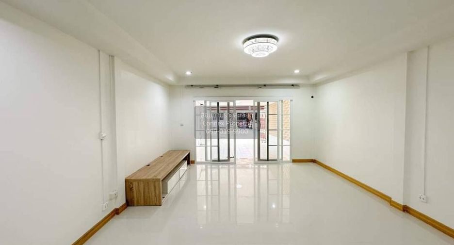 Casa adosada en venta de 3 habitaciones en Wang Thonglang, Bangkok