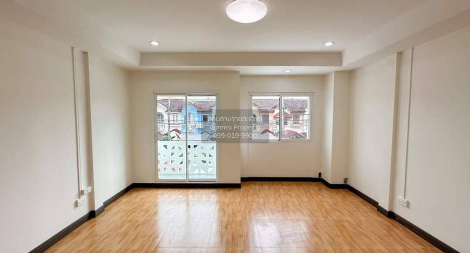 Casa adosada en venta de 3 habitaciones en Wang Thonglang, Bangkok