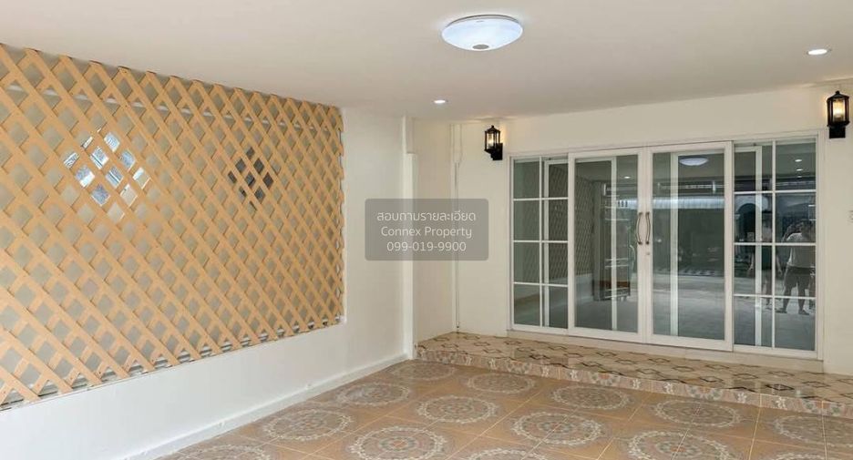 Casa adosada en venta de 3 habitaciones en Wang Thonglang, Bangkok