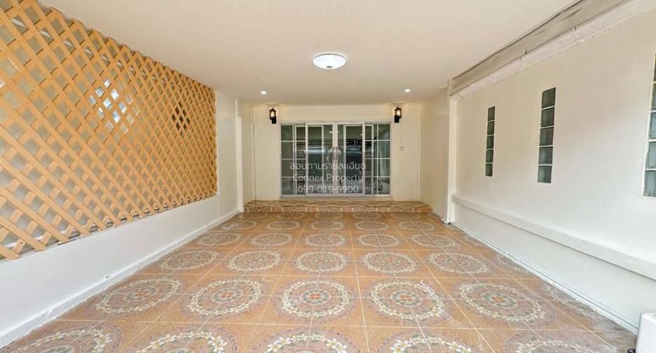 Casa adosada en venta de 3 habitaciones en Wang Thonglang, Bangkok