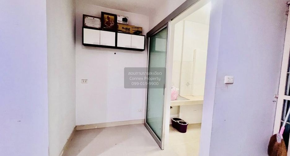 Casa adosada en venta de 3 habitaciones en Bang Kapi, Bangkok