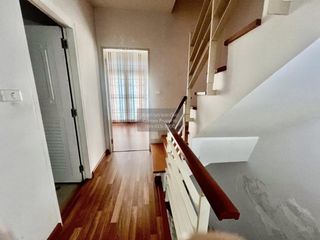 Casa adosada en venta de 3 habitaciones en Bang Kapi, Bangkok