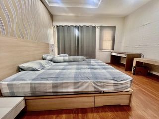 Casa adosada en venta de 3 habitaciones en Bang Kapi, Bangkok