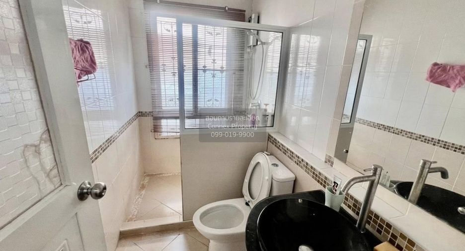 Casa adosada en venta de 3 habitaciones en Bang Kapi, Bangkok