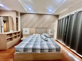 Casa adosada en venta de 3 habitaciones en Bang Kapi, Bangkok