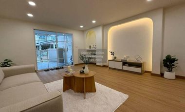 Casa adosada en venta de 2 habitaciones en Wang Thonglang, Bangkok