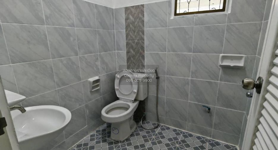 For sale 3 bedrooms townhouse in Mueang Samut Prakan, Samut Prakan