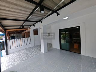 For sale 3 bedrooms townhouse in Mueang Samut Prakan, Samut Prakan