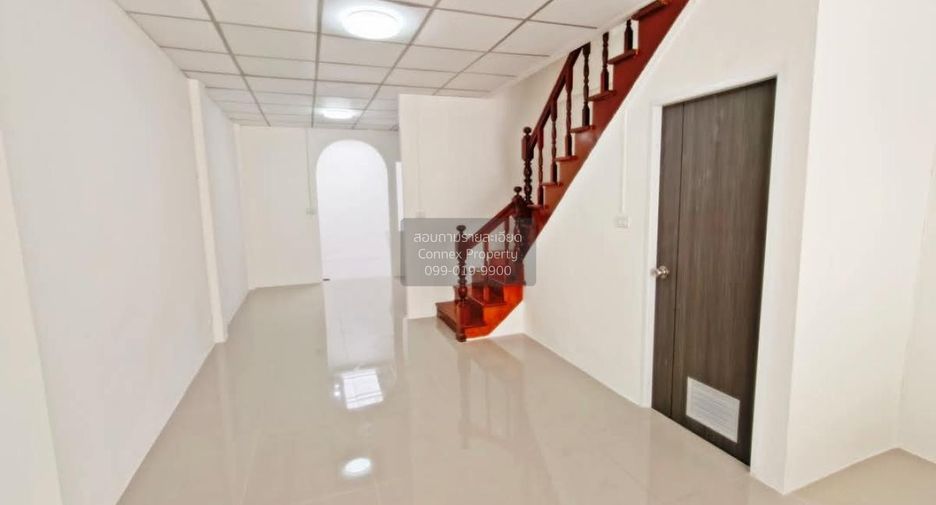 Casa adosada en venta de 4 habitaciones en Krathum Baen, Samut Sakhon