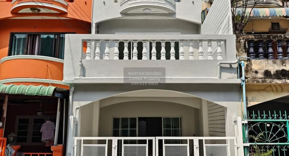 Casa adosada en venta de 4 habitaciones en Krathum Baen, Samut Sakhon
